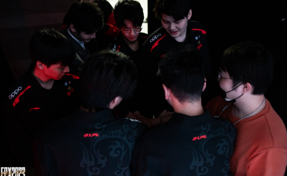 而通过本赛 而通过本赛